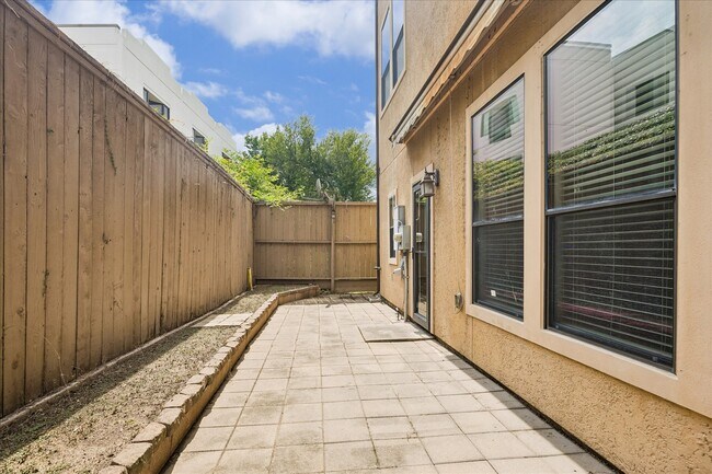 Building Photo - 3002 Soutine St