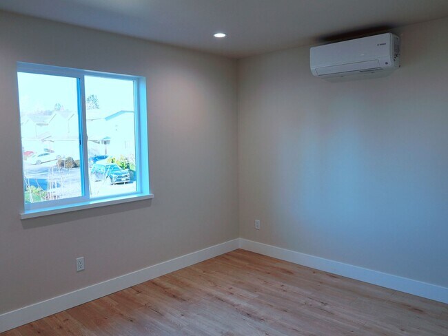 Building Photo - 2155 Siddle Loop