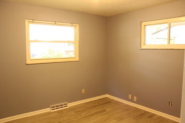 Building Photo - 1703 Shady Lane Rd