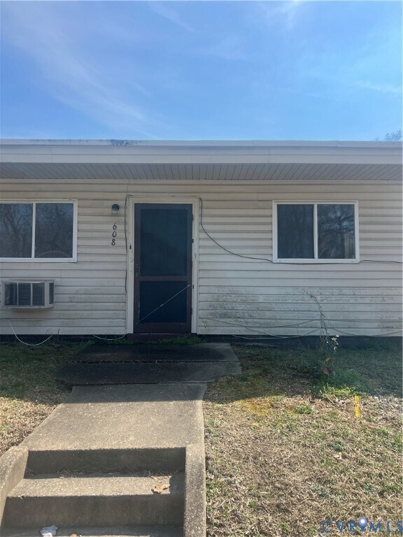 Building Photo - 608 Monticello Dr