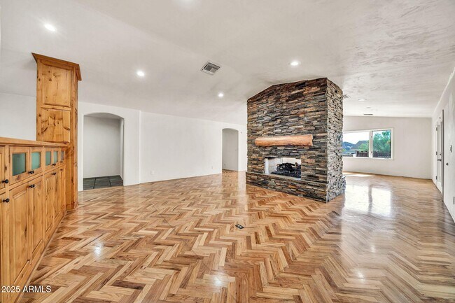 Building Photo - 4531 E Quartz Mountain Rd