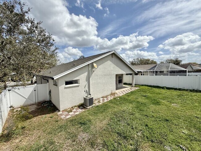 Building Photo - 27519 Sky Lake Cir