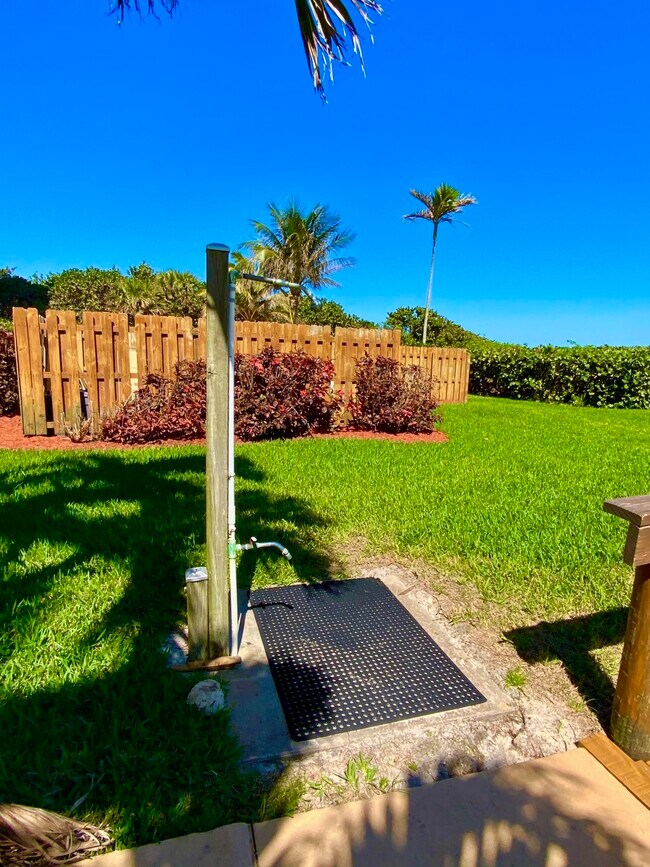 Building Photo - 3200 N Hwy A1A