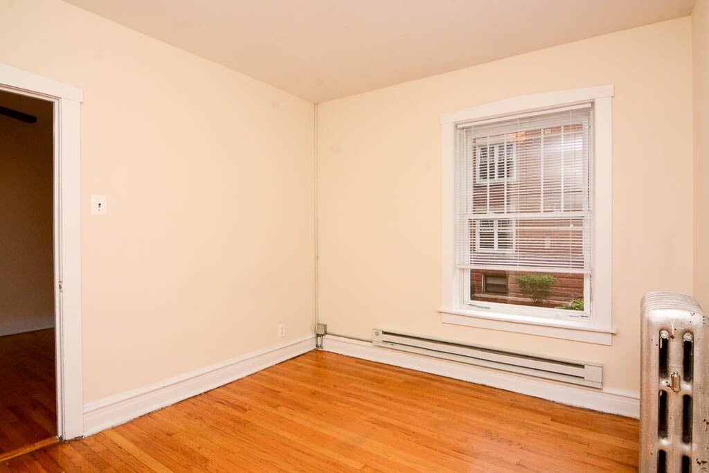 Building Photo - 938 W Cornelia Ave