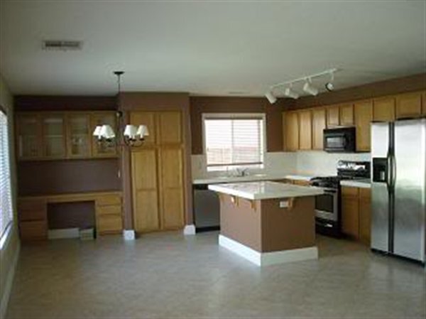 Building Photo - 1313 Paraiso St