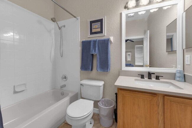 Building Photo - 448 Miramar Ave