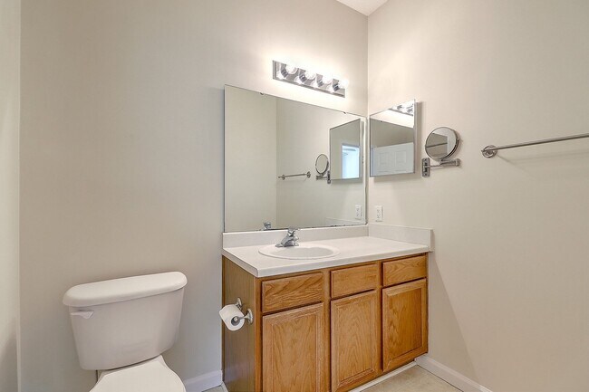 Building Photo - 1 bedroom unit in the Concord West of the ...