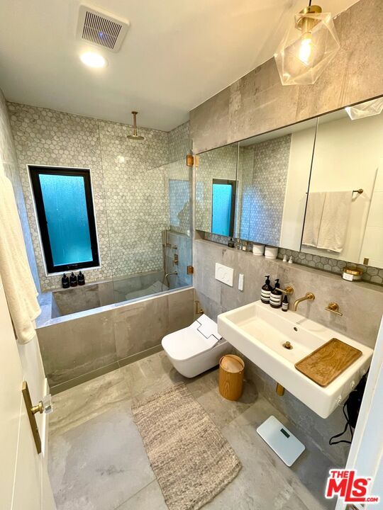 Building Photo - 3159 Hutchison Ave