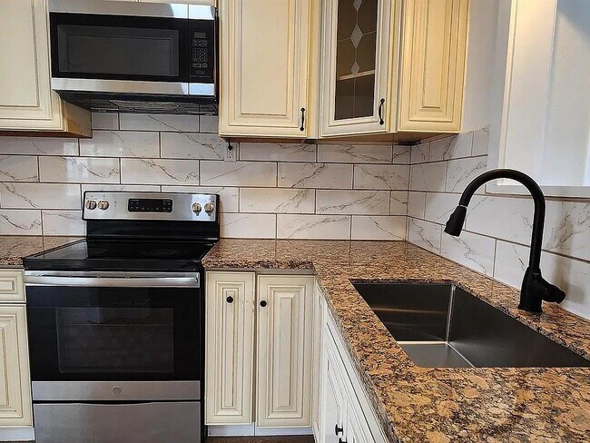 Building Photo - 308 Vine St