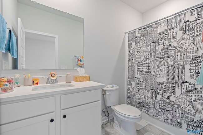 Building Photo - 14971 Greenleaf Dr