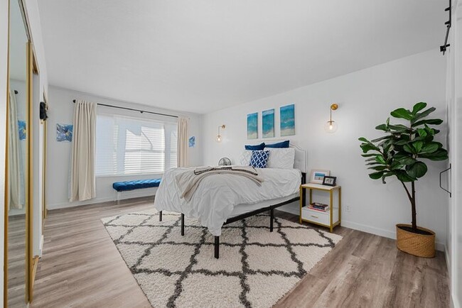 Building Photo - Beautifully remodeled 2 BR 2 BA condo w/ i...