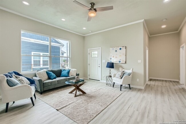 Building Photo - 517 Hicks Ave