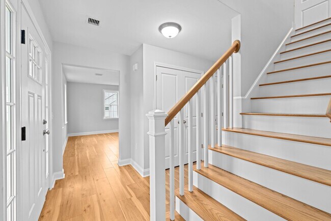 Building Photo - 145 Driftway