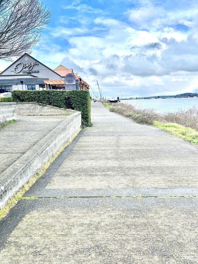 Building Photo - 1810 SE Cutter Ln