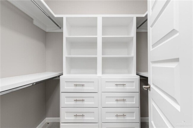 Building Photo - 17 Pecos Trail