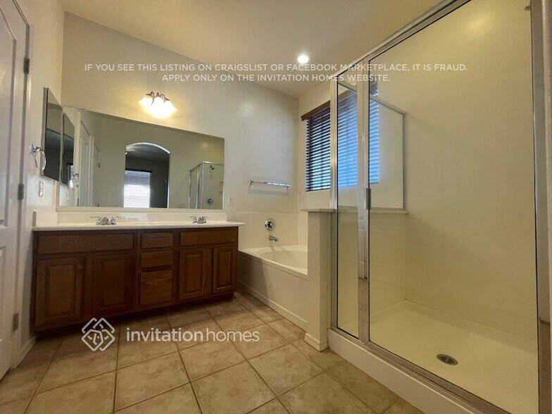 Building Photo - 17682 W Cavedale Dr
