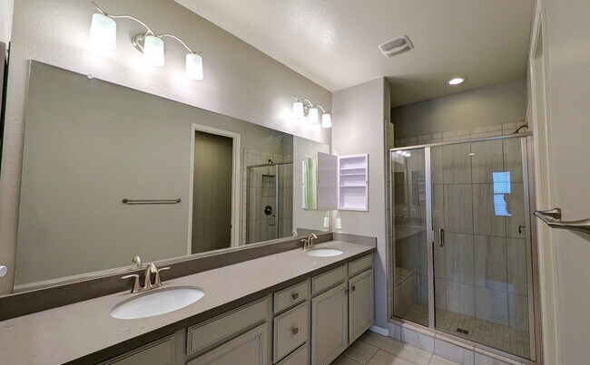 Building Photo - 3 Bedroom Condo in the Siena Community Near S Dobson Rd and W Queen Creek Rd!