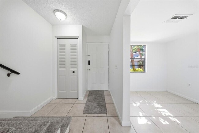 Building Photo - 2131 Ridge Rd S