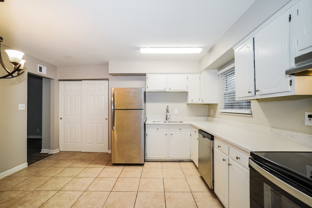 Building Photo - 6536 Dobson Square E