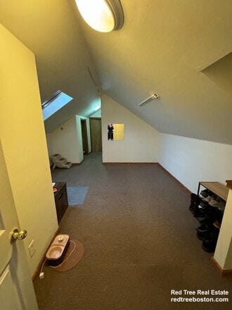 Building Photo - 14 Lake St