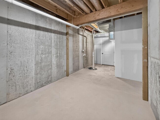Building Photo - 595 Bailiwick Dr