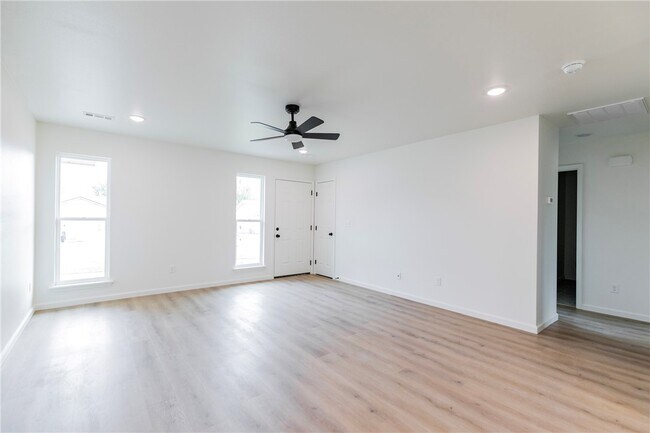 Building Photo - 1802 S 14th Pl