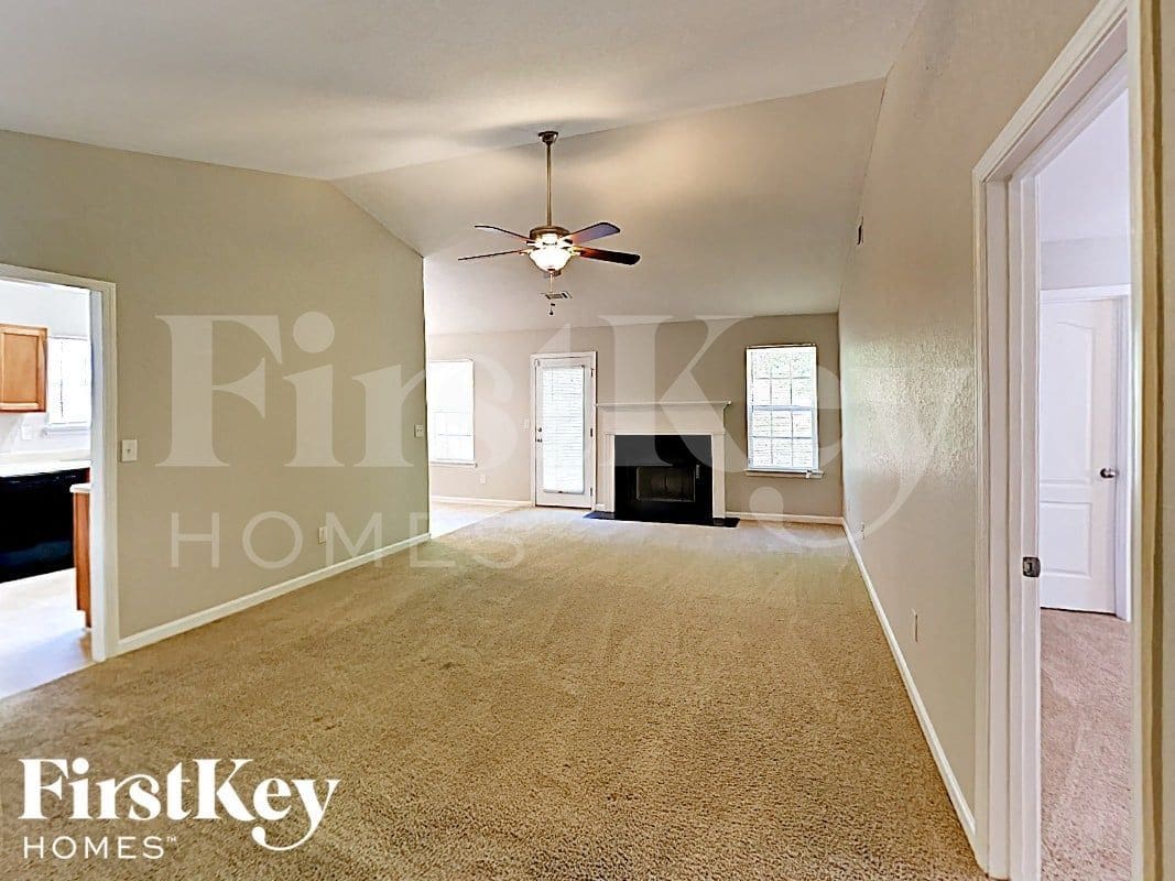 Building Photo - 355 Lakeside Point