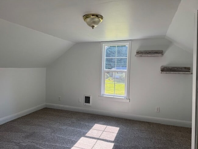 Building Photo - 6241 Skunk Hollow Rd