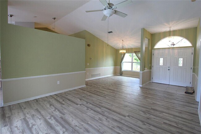 Building Photo - 9421 Fruitland Ave