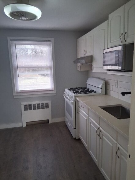 Building Photo - 1537A E St Georges Ave