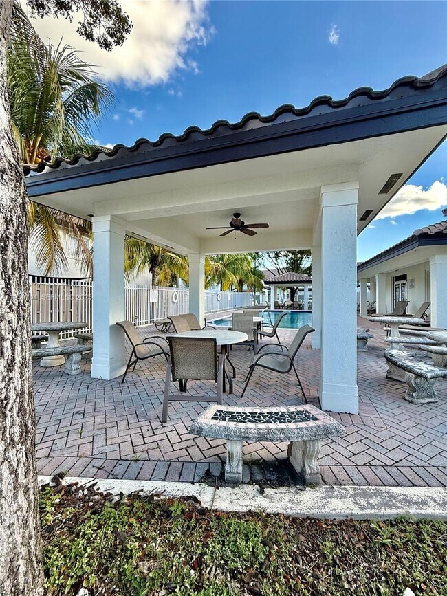 Building Photo - 8851 NW 112th Ave