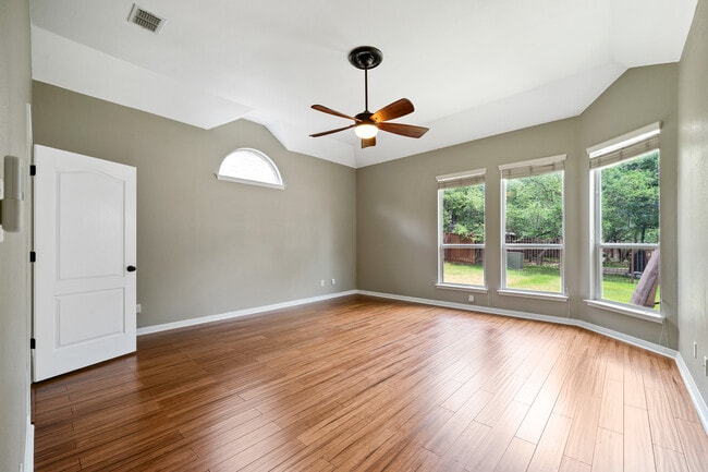 Building Photo - Spacious 4-Bed Luxury Home with Chef’s Kitchen, Fenced Yard, and 3,528 sq ft in Helotes