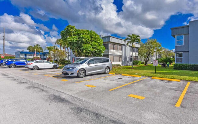 Building Photo - 864 Normandy R