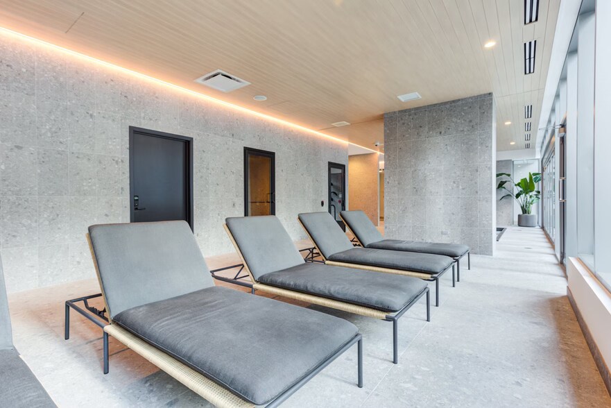 Building Photo - 323 E Wacker Dr