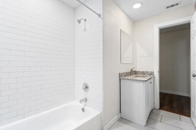 Building Photo - Charming Renovated Home for Lease in Denison!