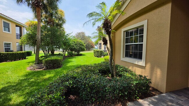Building Photo - 3 bedroom 3 bathroom 2 car garage townhome in Mission Inn.