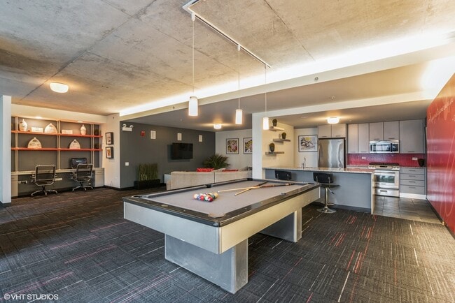 Building Photo - 659 W Randolph St