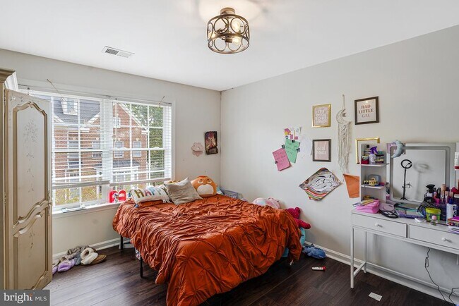 Building Photo - 20377 Cottswold Terrace