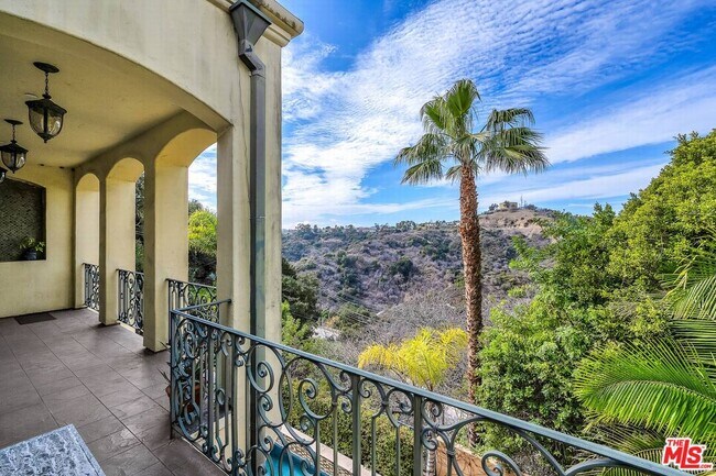 Building Photo - 3110 Benedict Canyon Drive