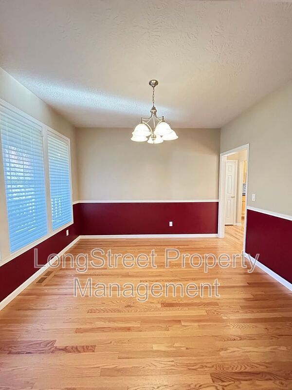 Building Photo - 852 Marilyn Dr