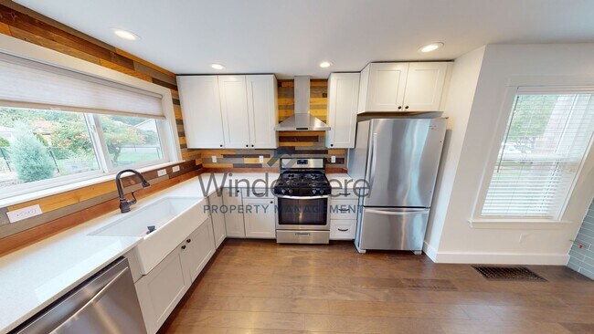 Building Photo - 1346 Bonsella St