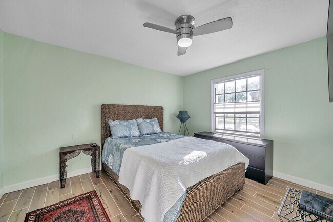 Building Photo - 4728 Beach Dr SE