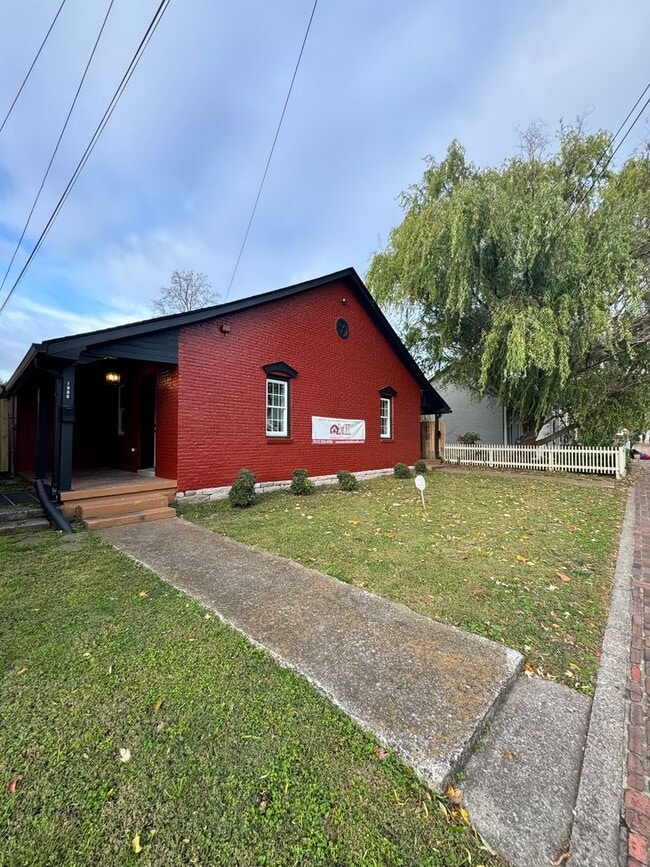 Building Photo - Beautiful 1 Bed, 1 Bath Located in Historic Germantown w/ Flexible Lease Terms!