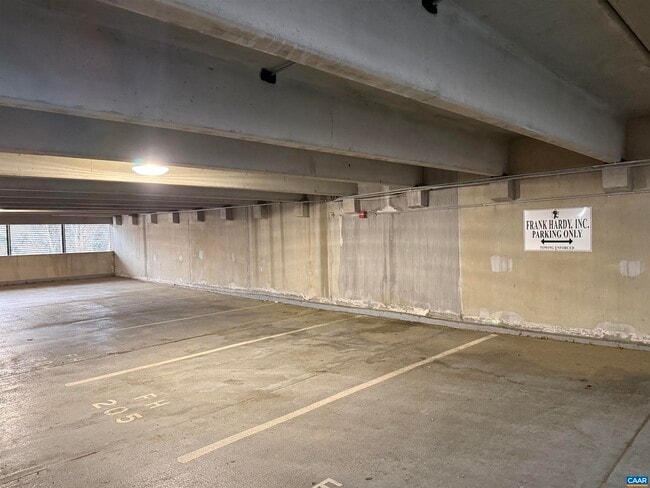 Building Photo - 615 E High St