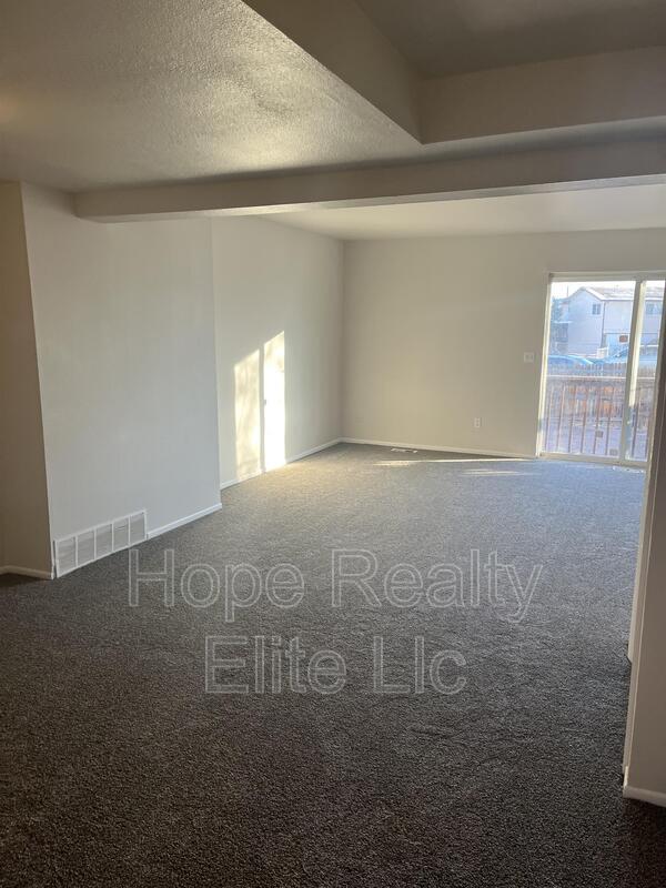 Building Photo - 2463 Astrozon Cir