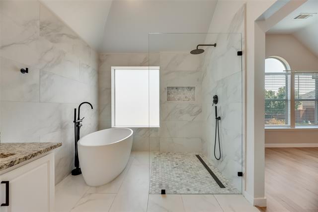 Building Photo - 2414 Thorntree Dr