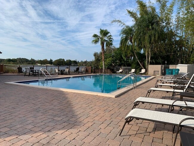 Building Photo - 3134 Plaza Terrace Dr