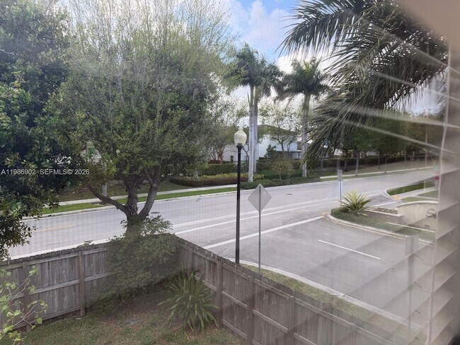 Building Photo - 144 NE 37th Terrace