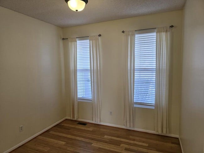 Building Photo - 4909 NE 78th St