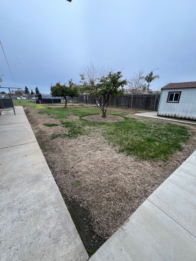 Building Photo - 4 bedroom 3 bath home in SW Yuba City